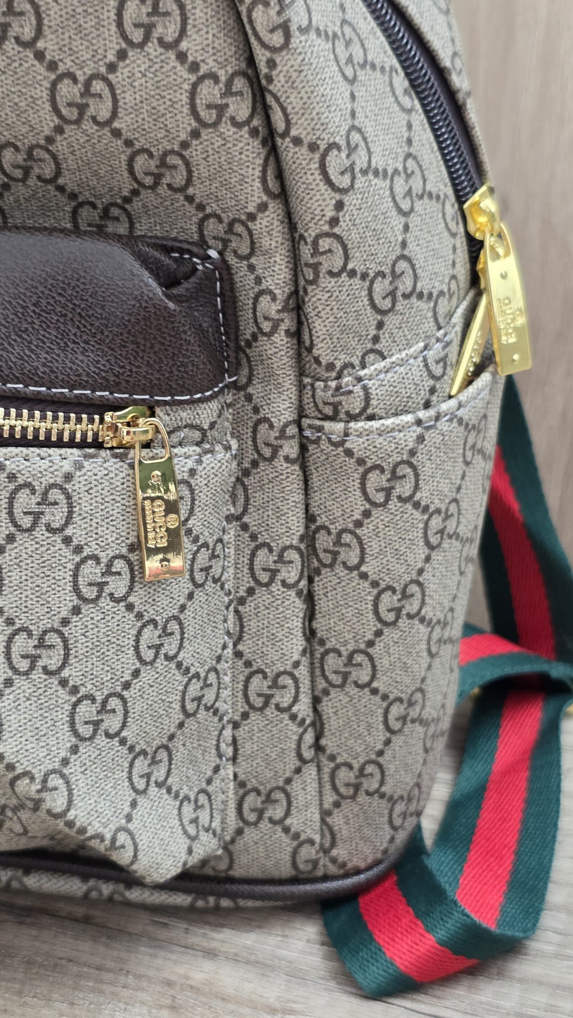 Mochila gucci detalles verdes y rojos