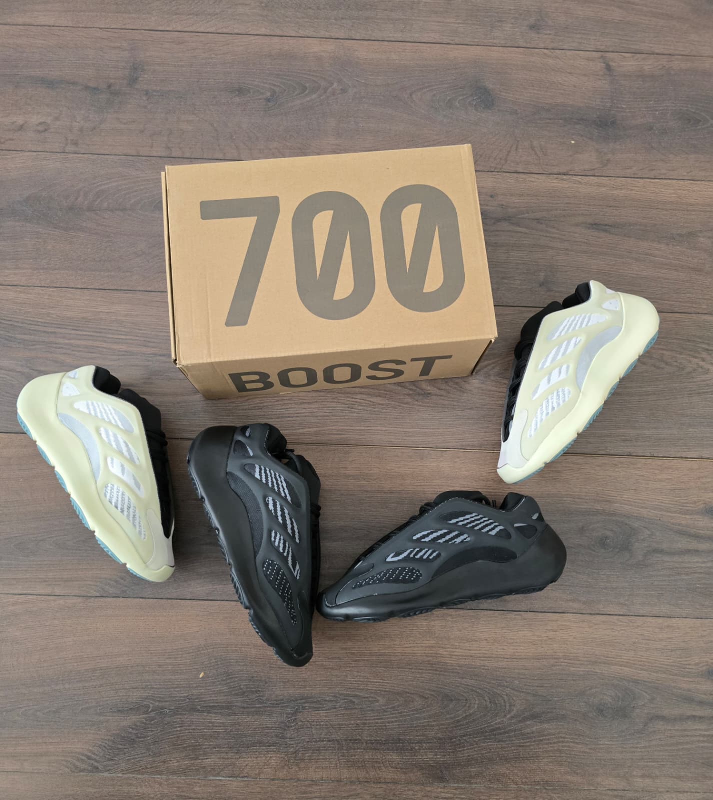 Adidas yeezy 700 negra