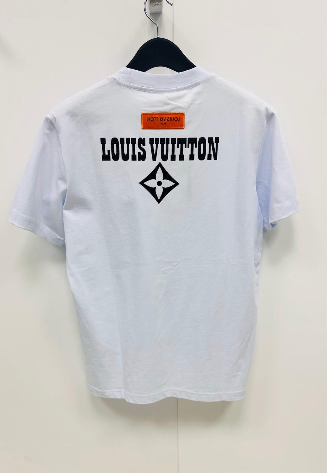 Camiseta LV blanco logo negro detalles naranjas