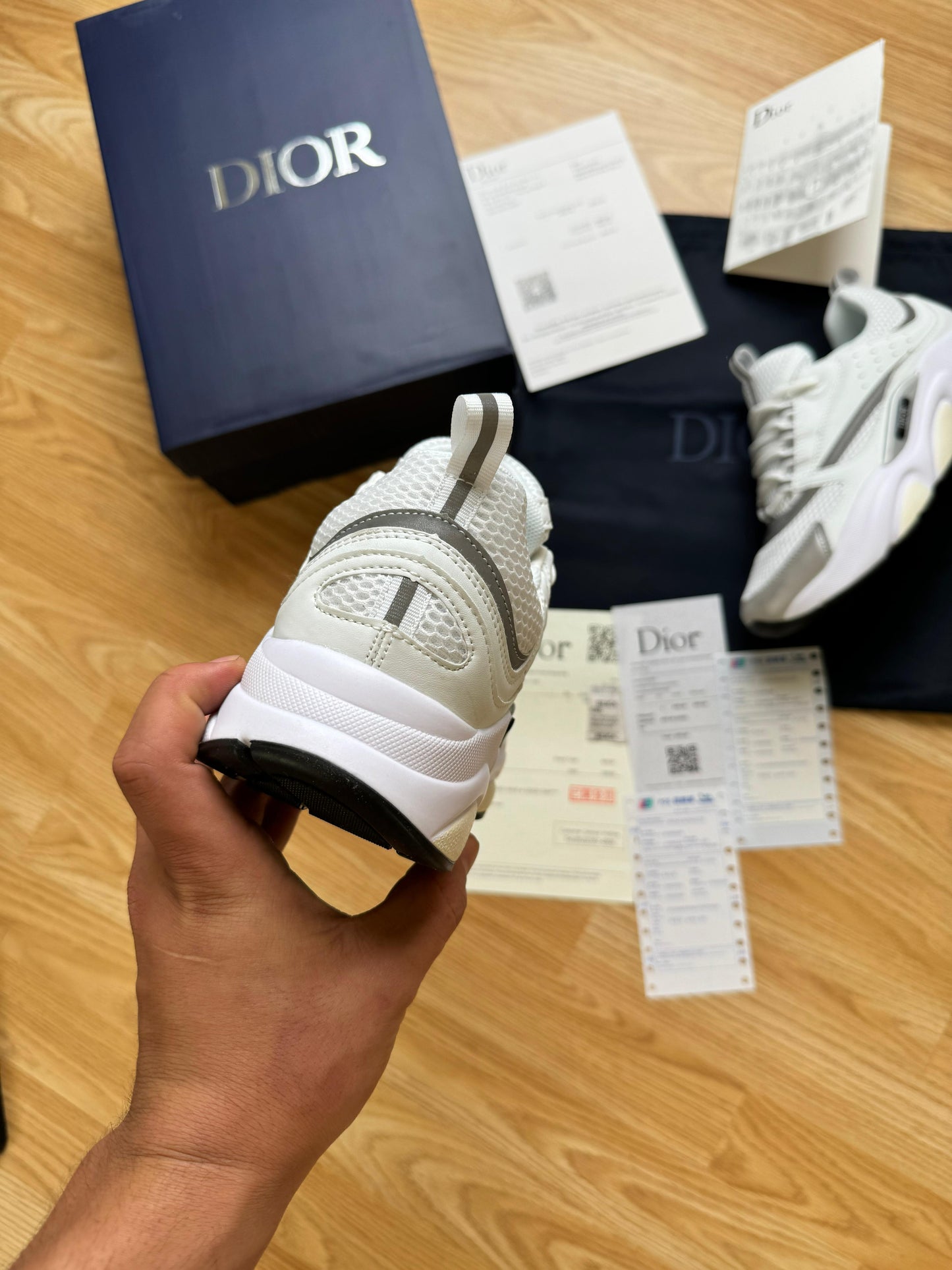 Dior B22 blancas detalles grises