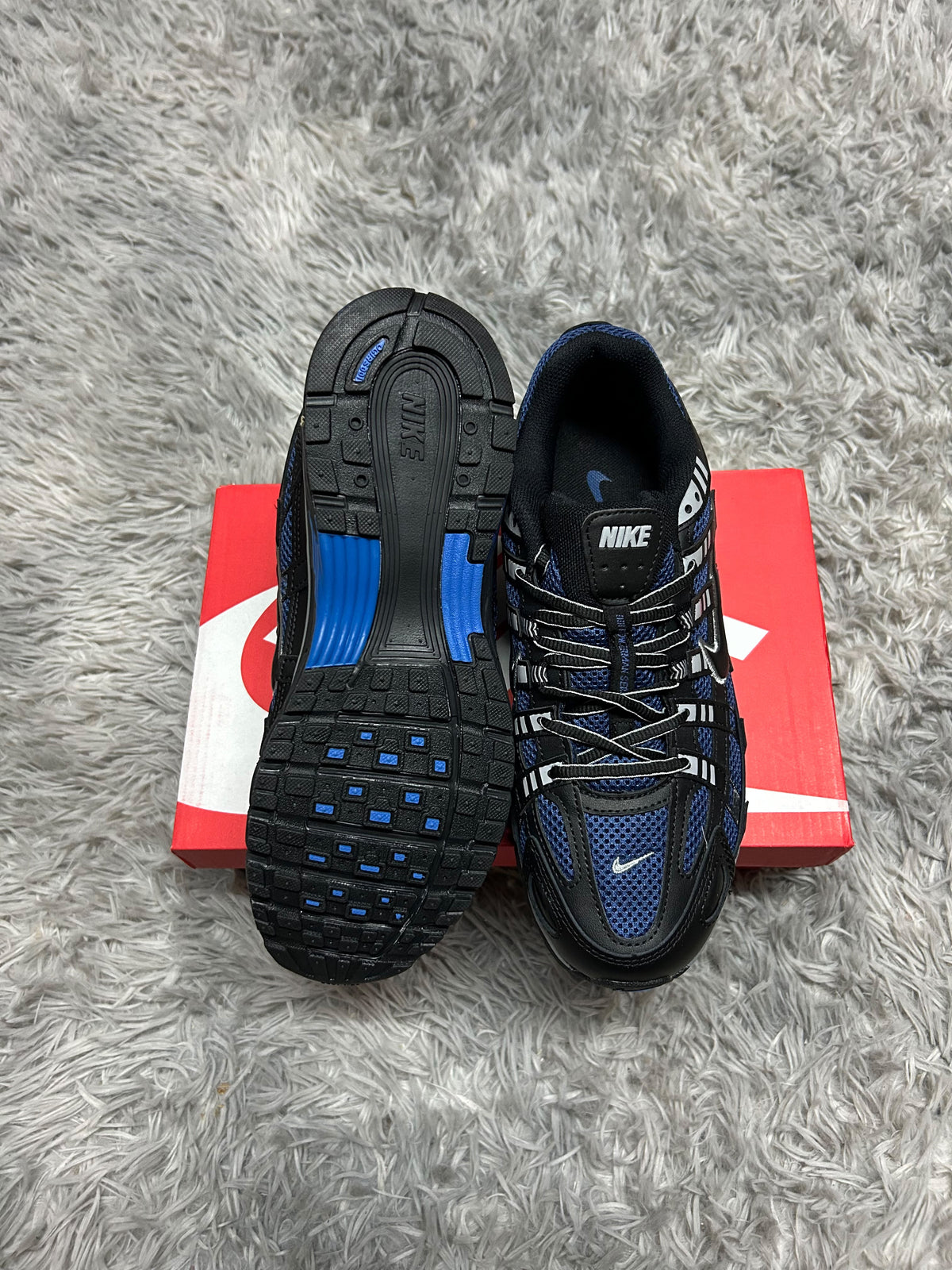 P-6000 negras y azules contorno blanco