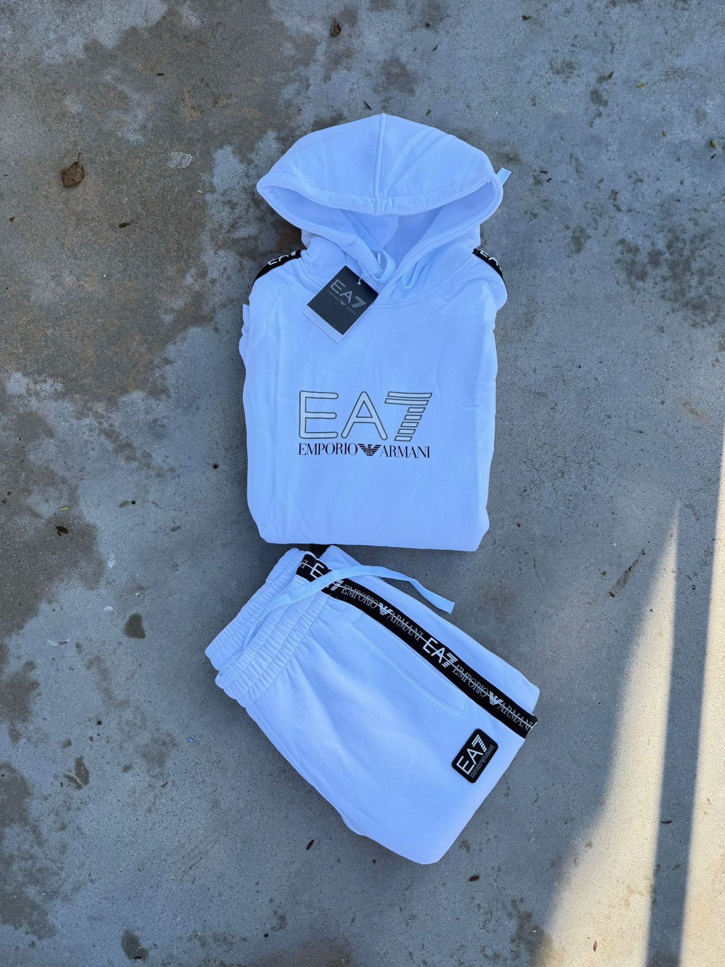 Chandal armani blanco logo blanco y negro