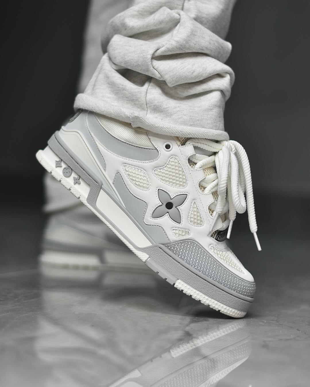 LV skate grises y blancas