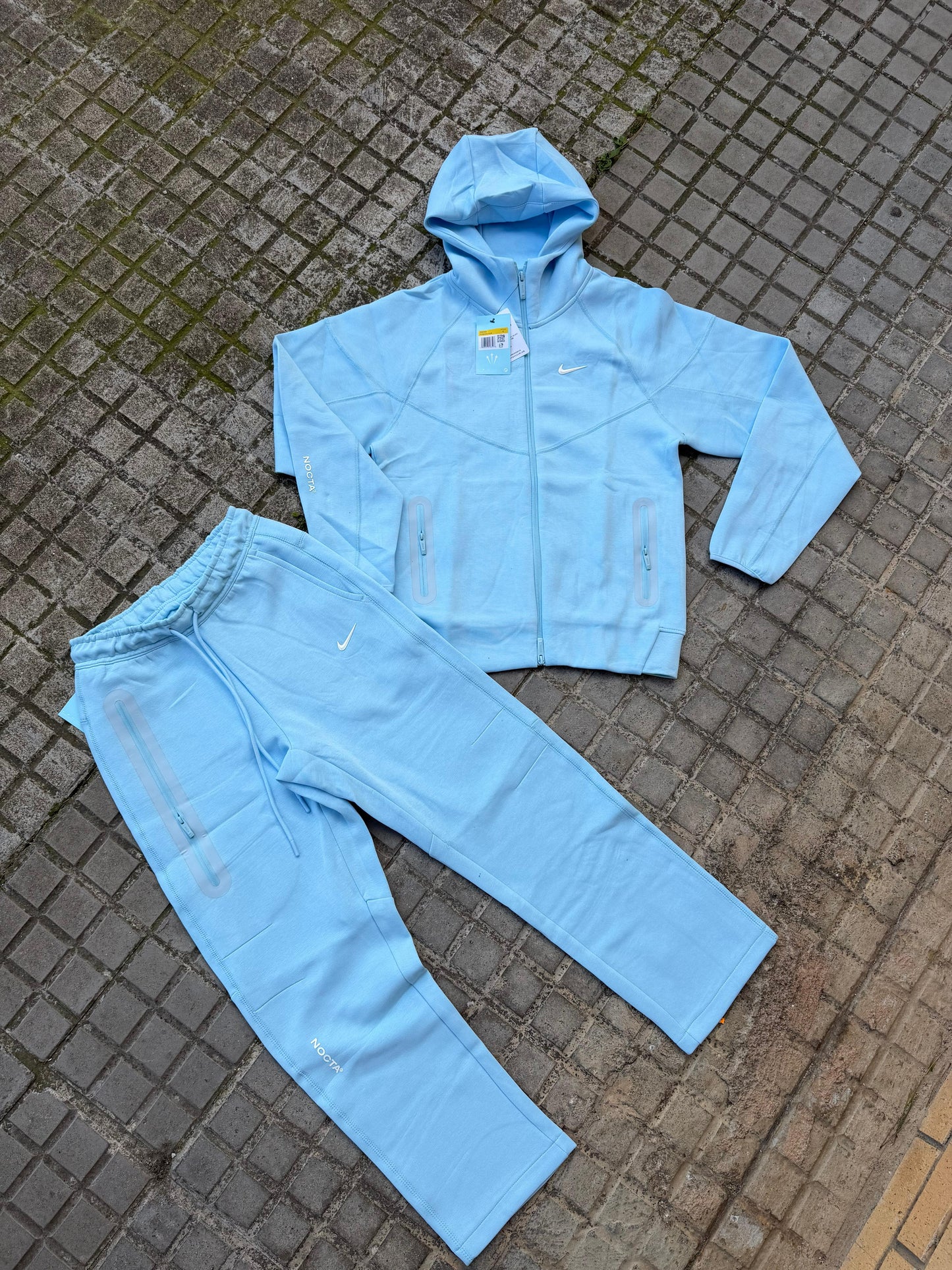 Nike tech azul claro logo blanco x NOCTA