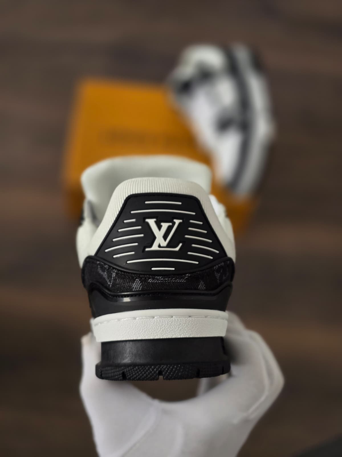 Lv trainer blanca negra