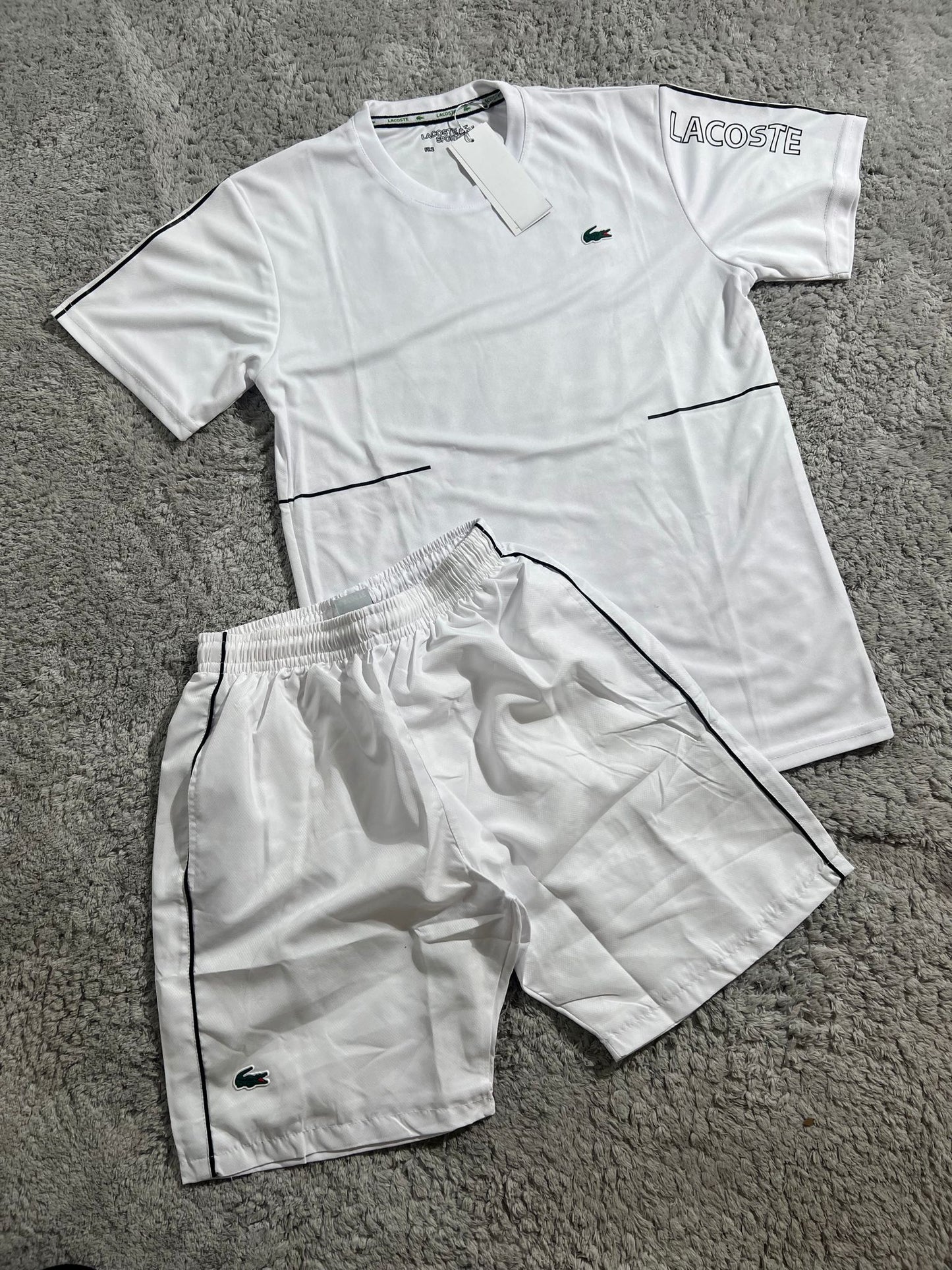 Conjunto corto lacoste blanco logo verde logo en espalda