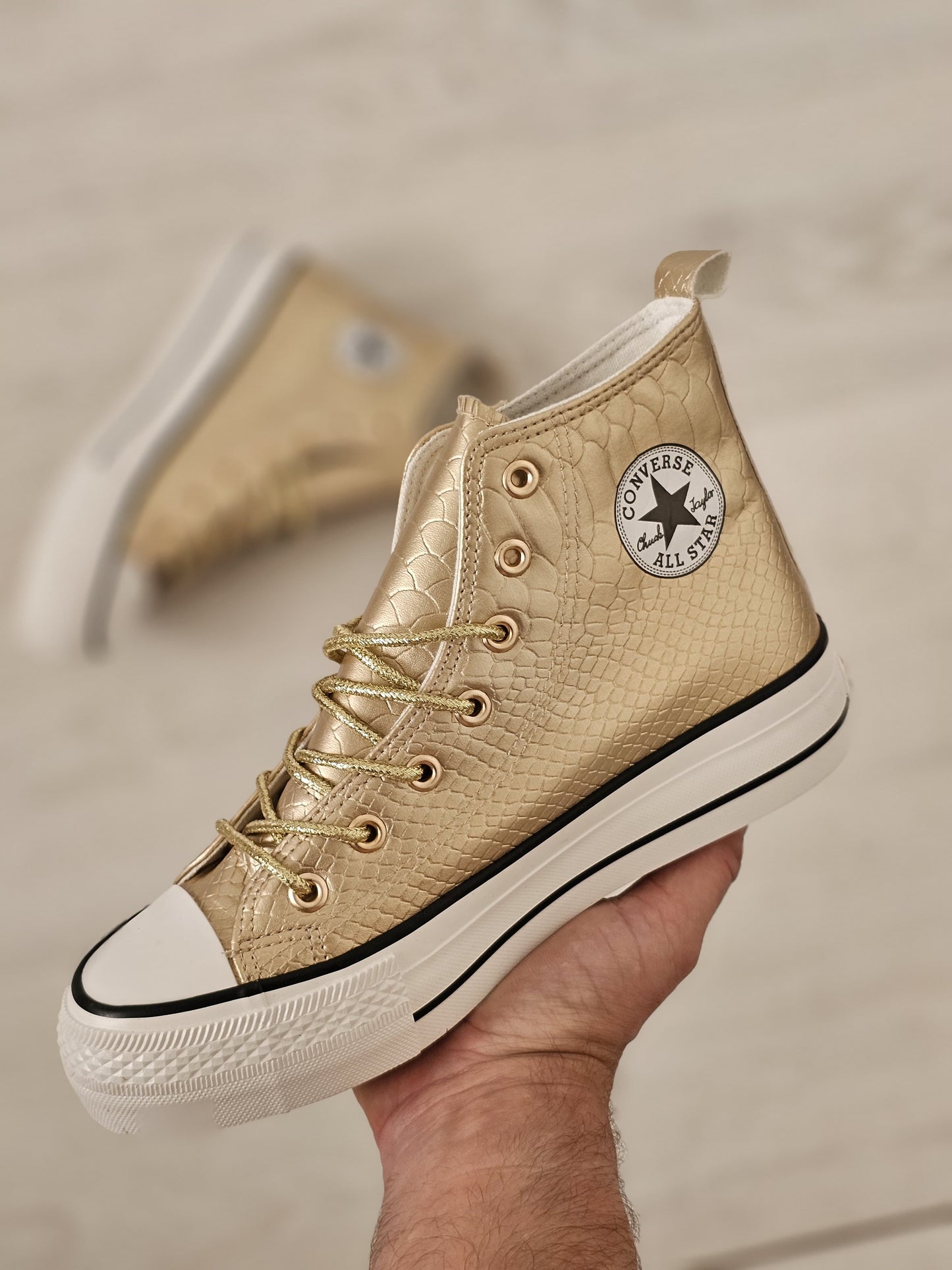 Convers oro cocodrilo