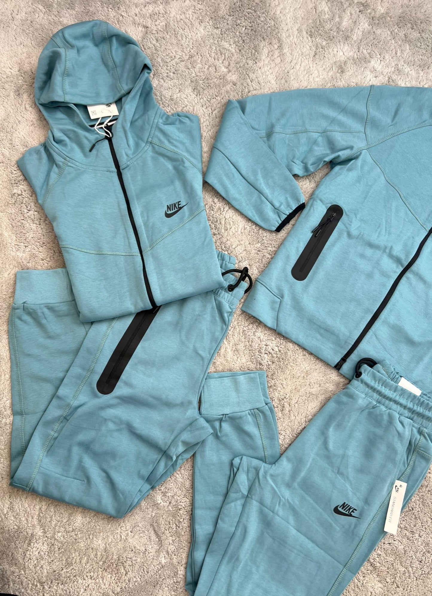 Nike tech azul logo negro