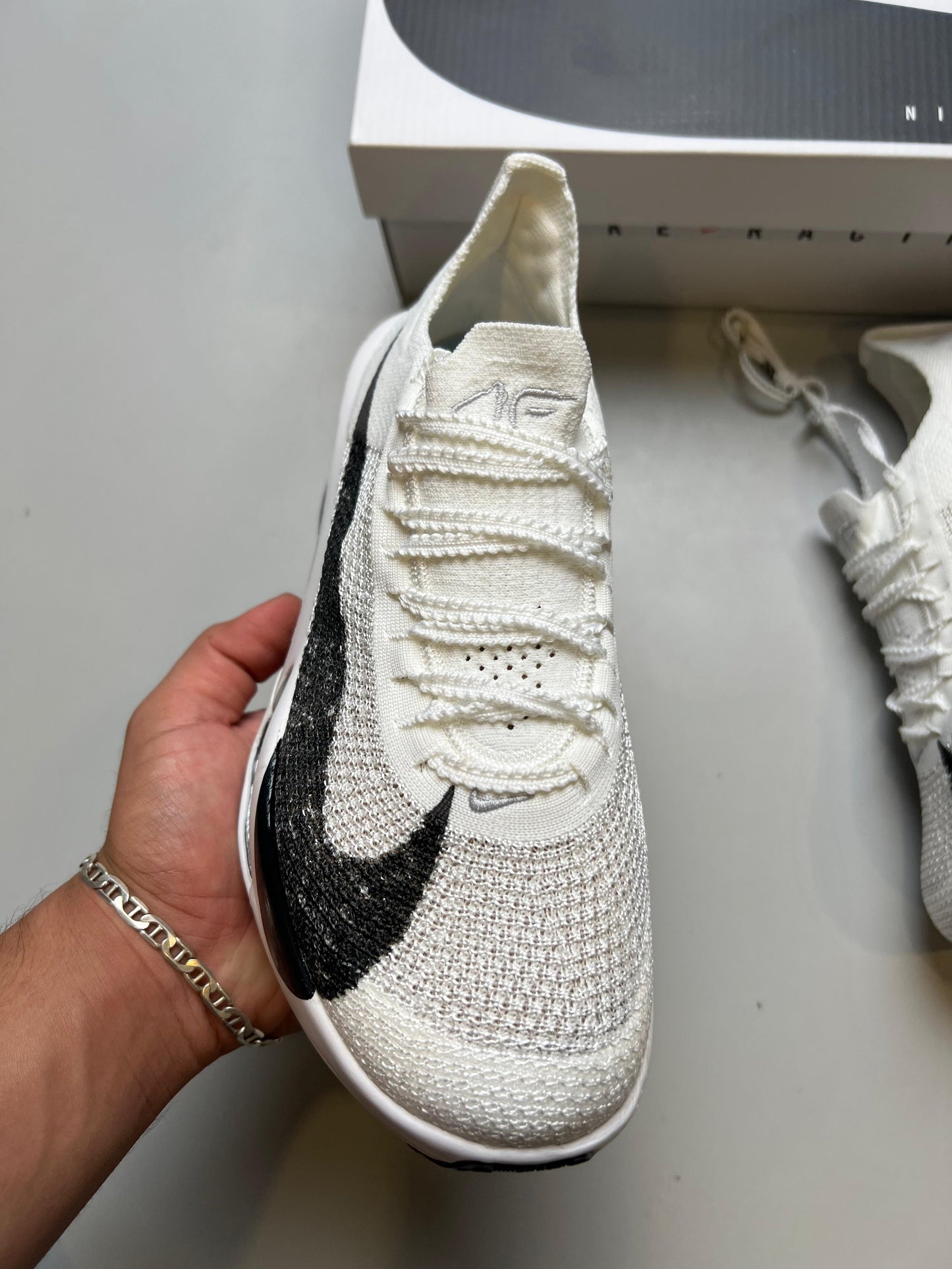 NIKE AIR ZOOM ALPHAFLY NEXT % blanco logo negro detalles grises