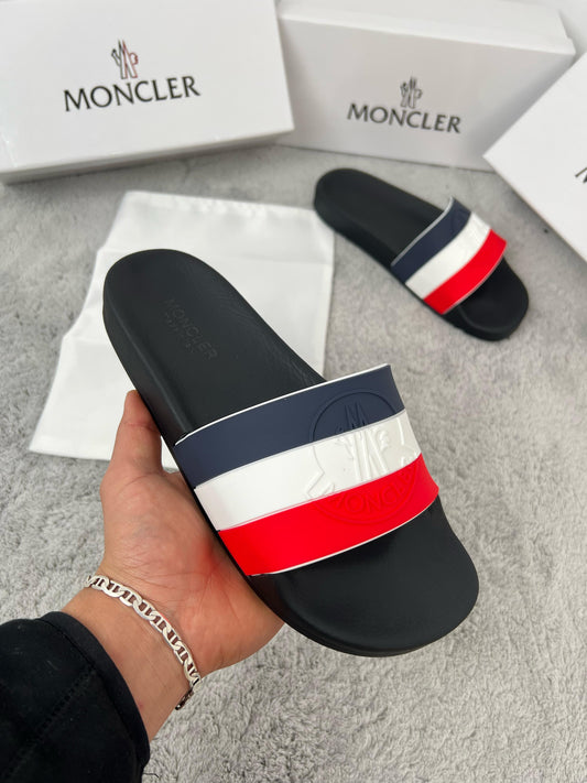 Chancla Moncler negra logo tricolor