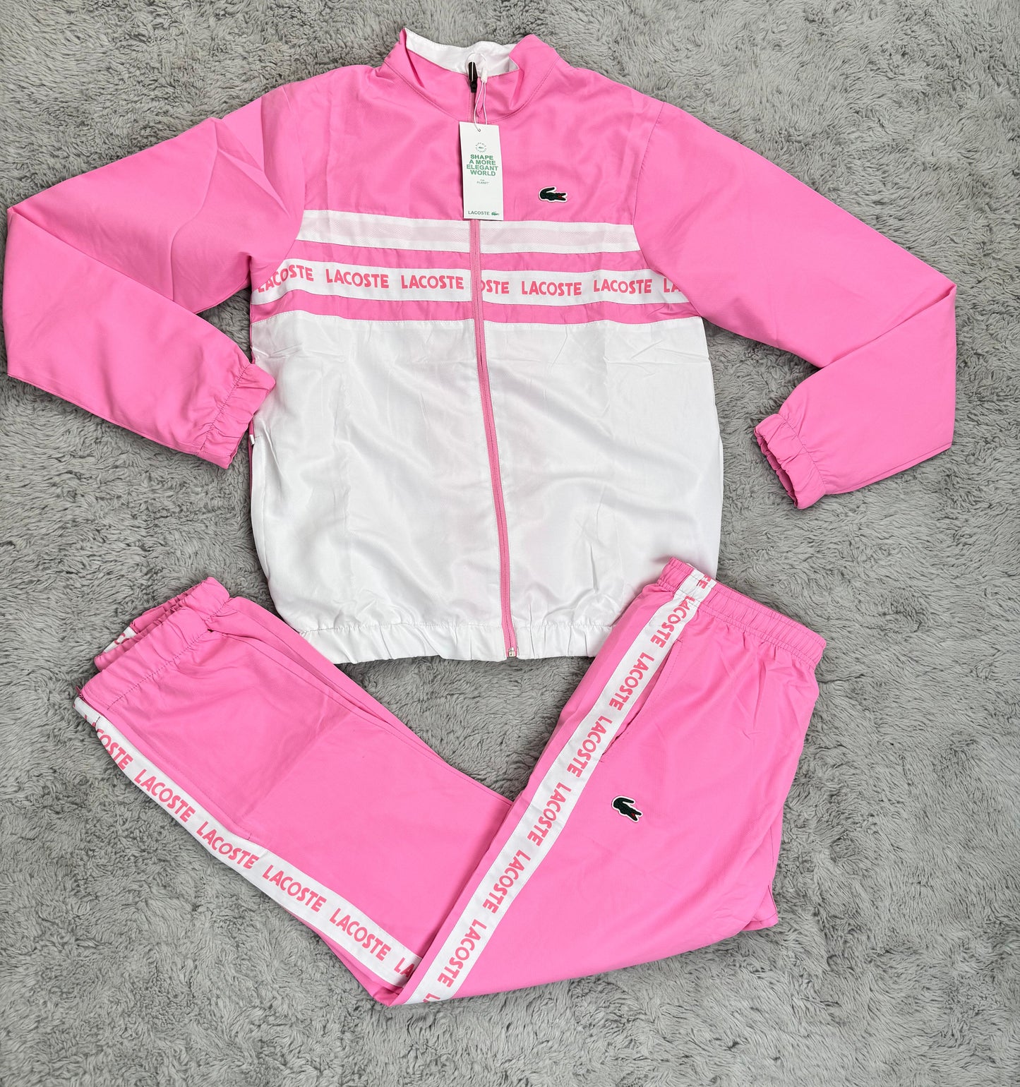 Chandal Lacoste rosa y blanco logo verde