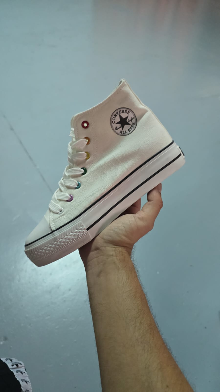 Convers bota blanca colorines