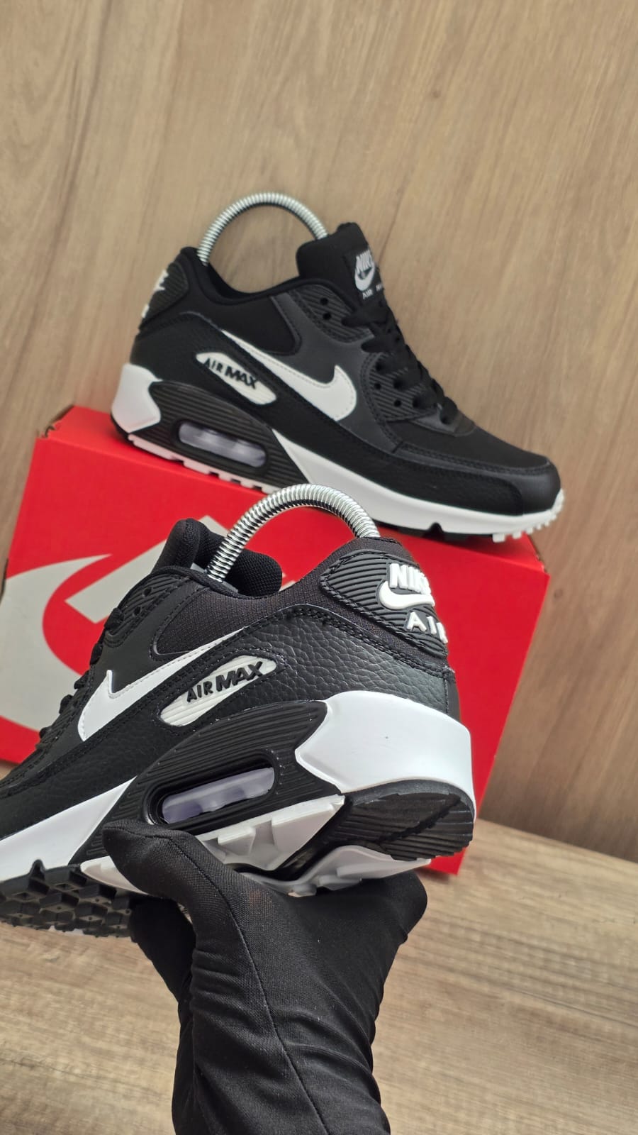 Air max 90 negra suela blanca