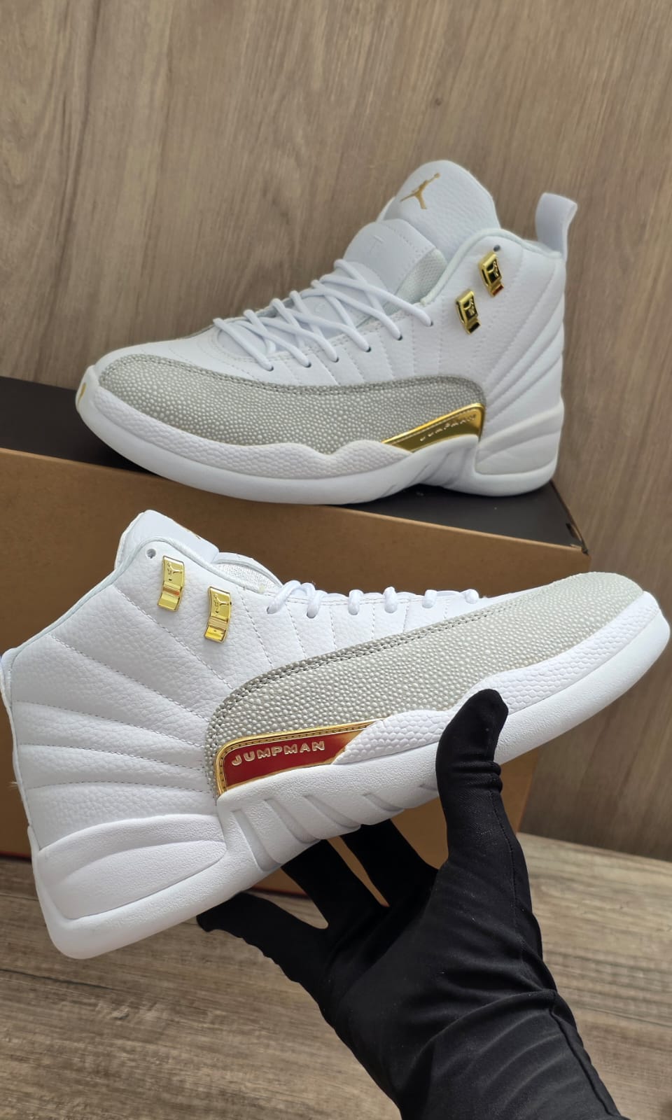 Jordan 12 blanca oro