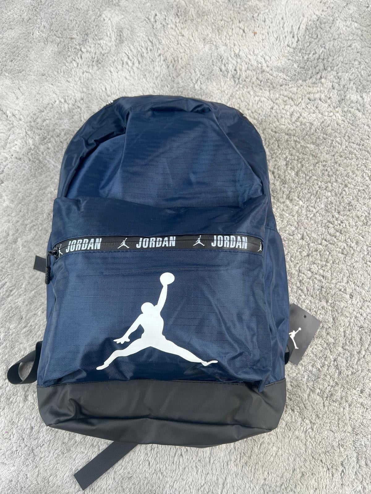 Mochila Jordan azul logo blanco