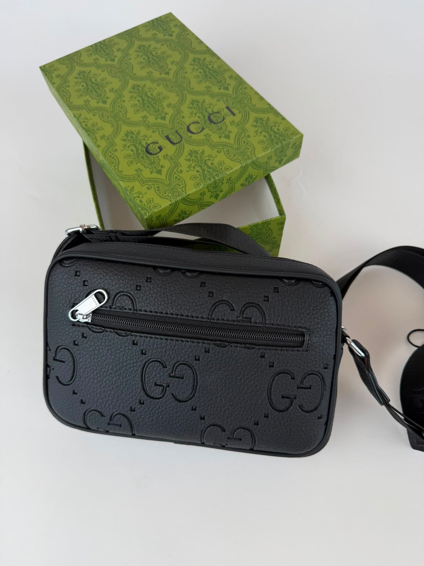 Bandolera Hombre Gucci negra detalles plateados