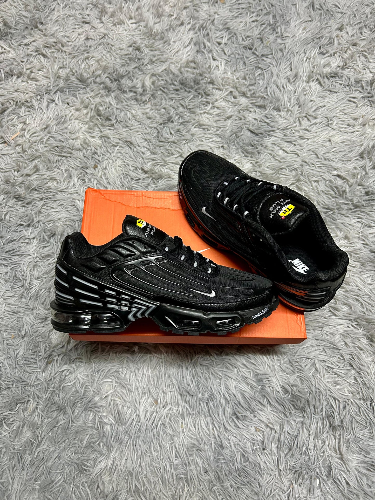 Tn Tunned negras logo plateado