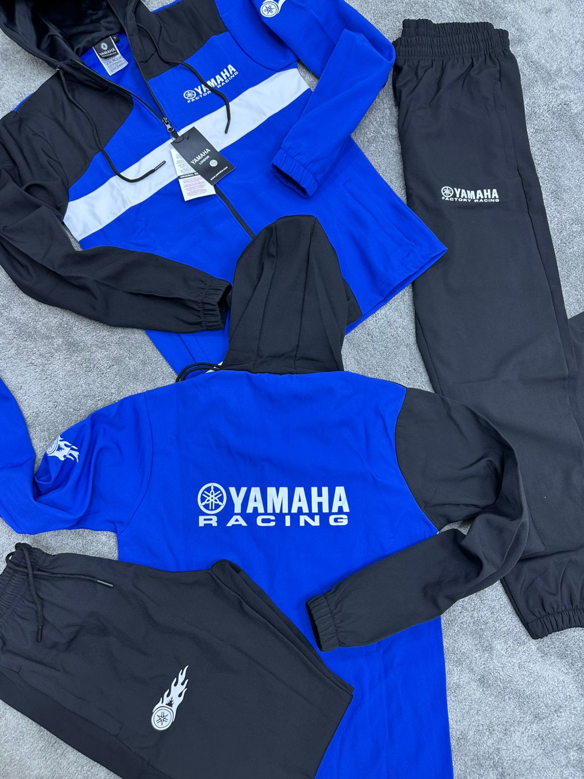 Chandal Yamaha azul y negro logo blanco