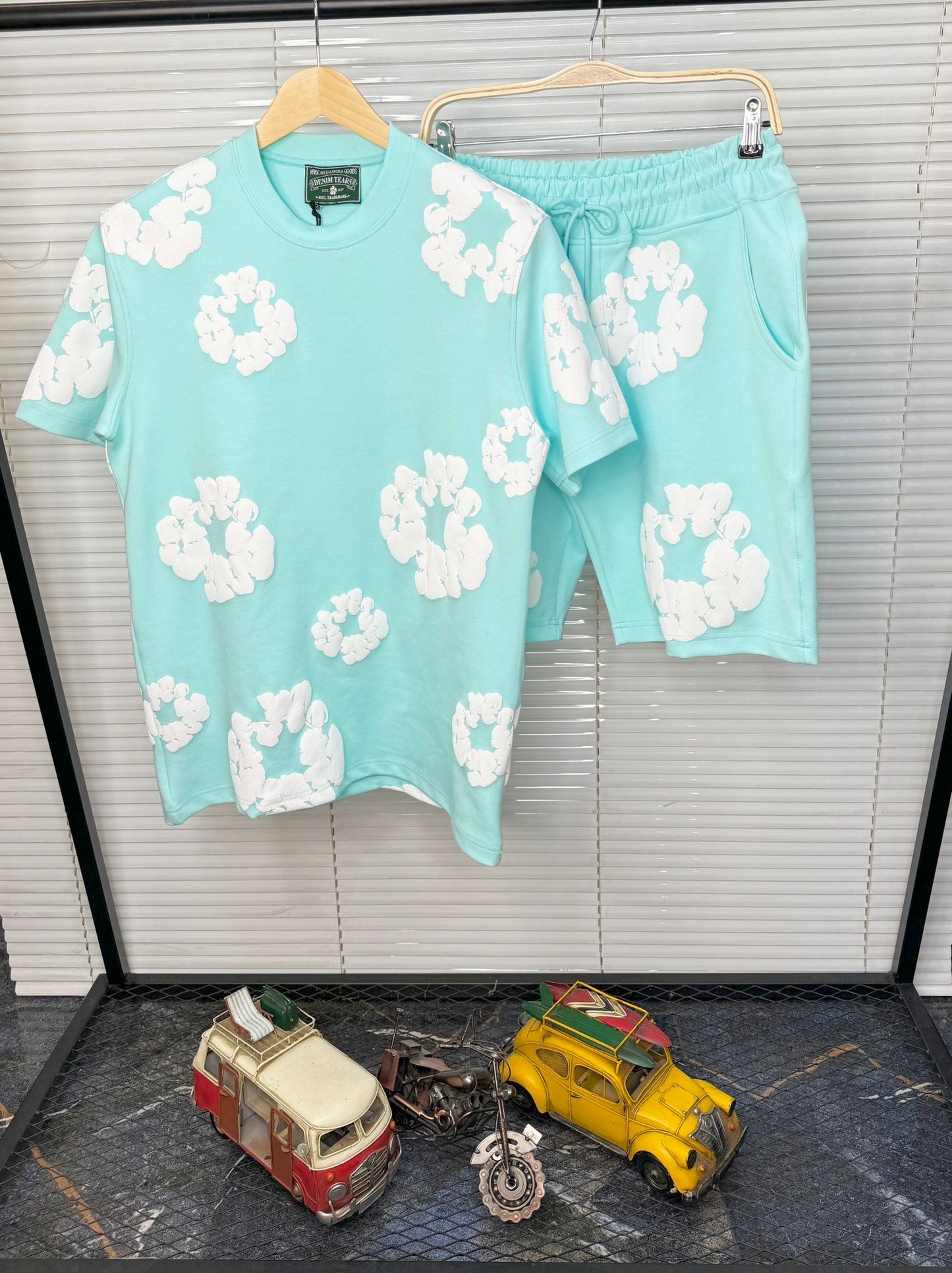 Conjunto DENIM TEARS azul claro logo blanco