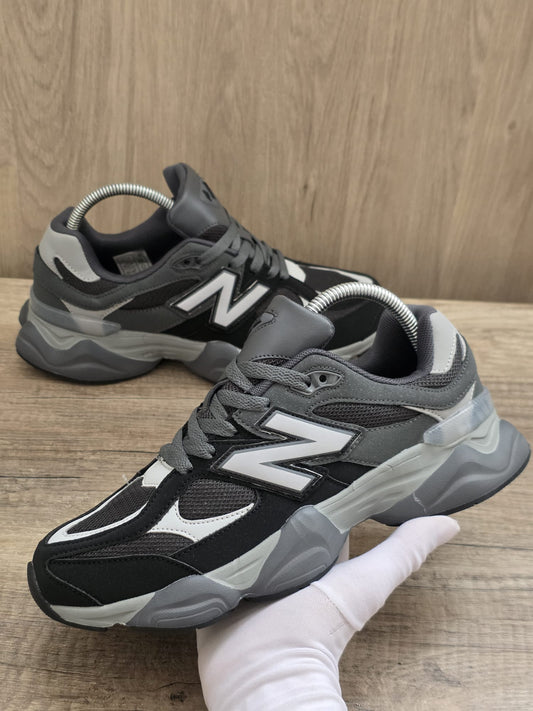 New balance 9060 negra toques blancos
