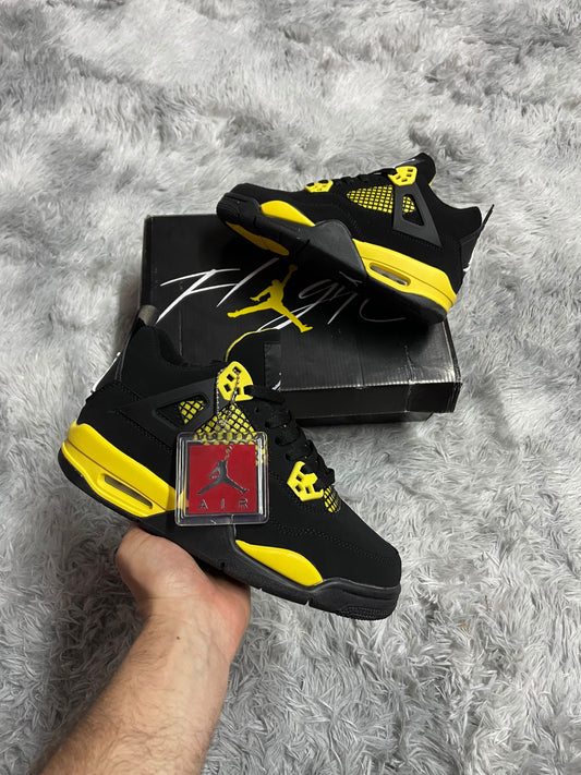 JORDAN 4 NEGRAS Y AMARILLAS