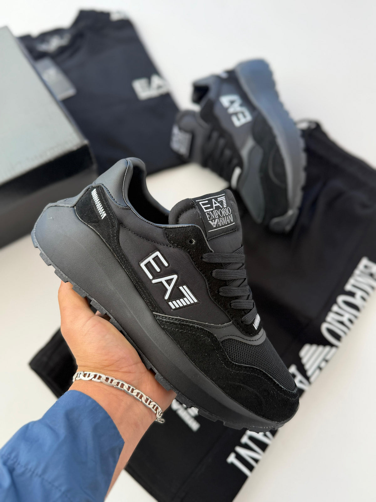 Armani negras logo blanco