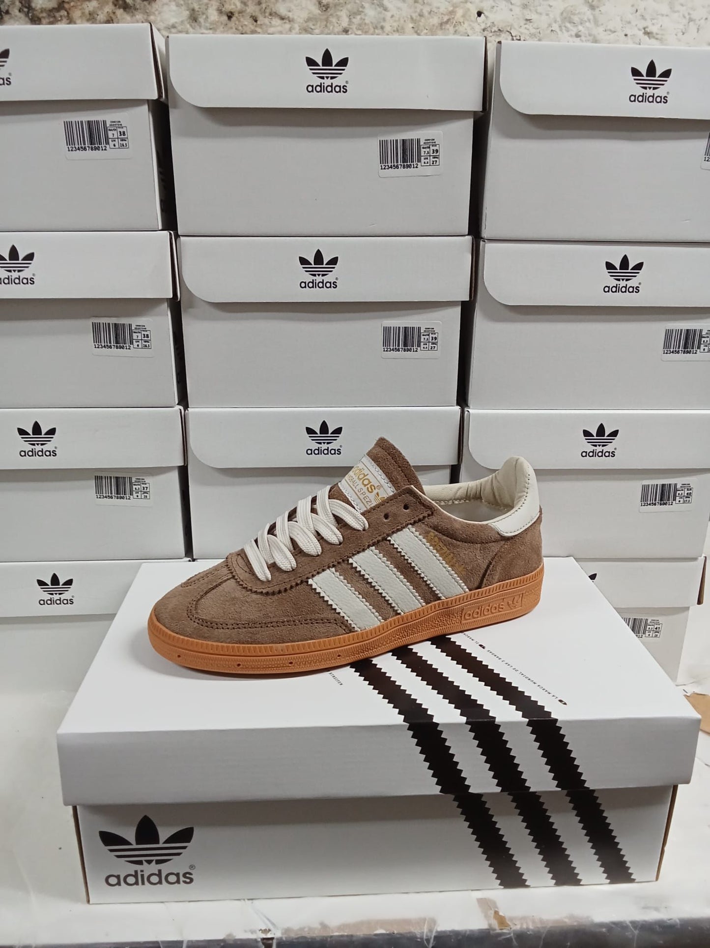 ADIDAS SPEZIAL marrones y blancas logo dorado