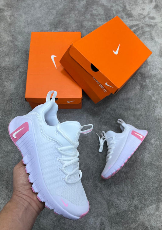 Nike Free Metcon blancas logo rosa