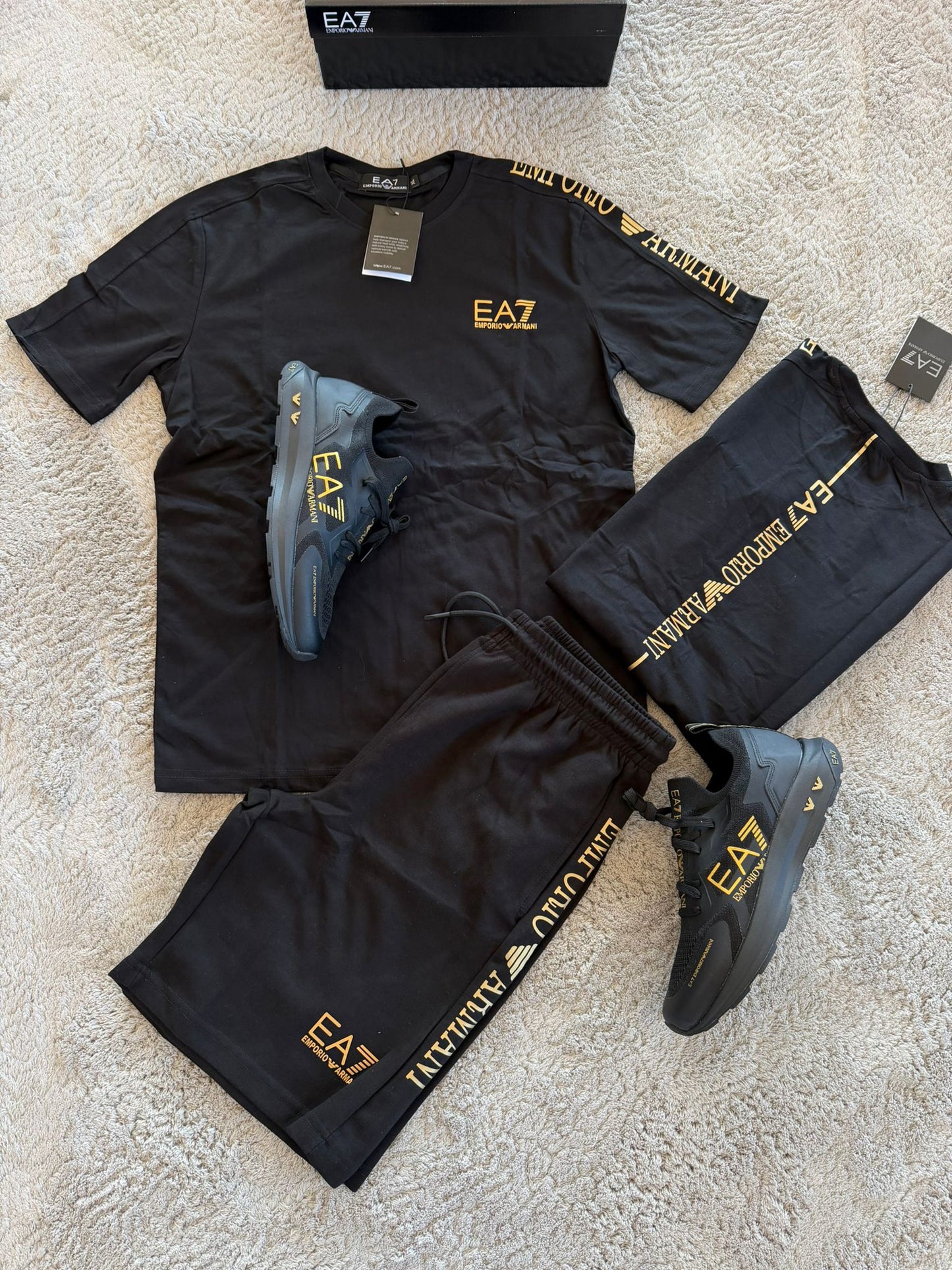Conjunto corto armani negro logo dorado
