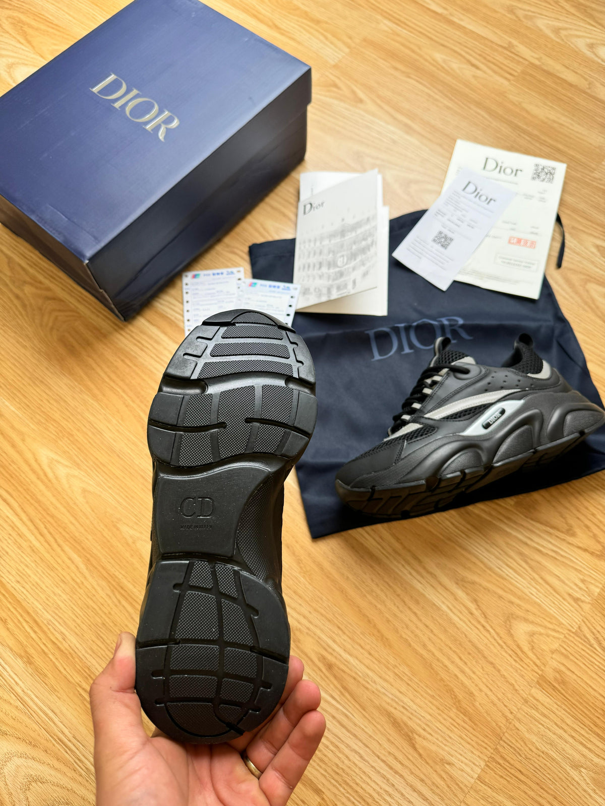 Dior B22 negras detalles grises