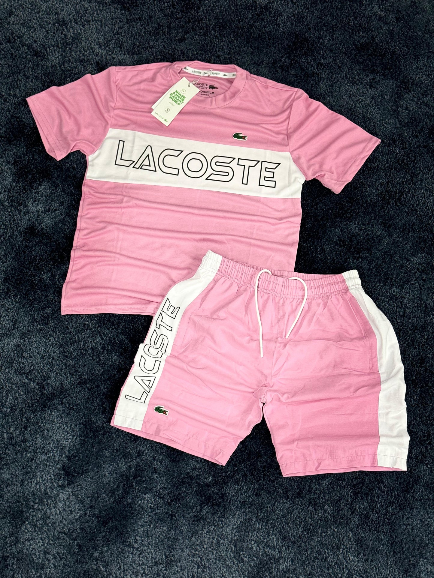 Conjunto Lacoste rosa y blanco logo negro