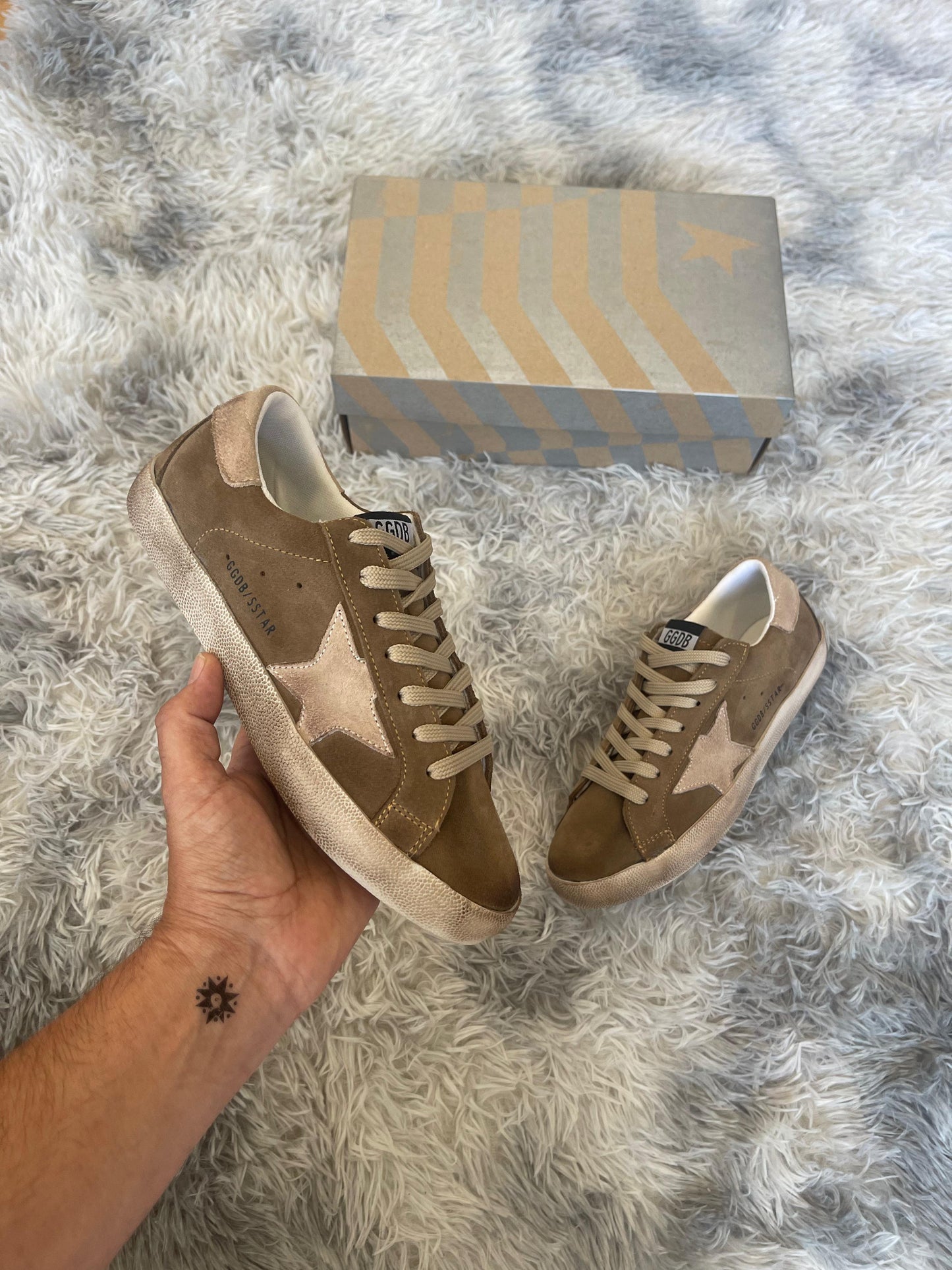 GOLDEN GOOSE MARRONES LOGO MARRON