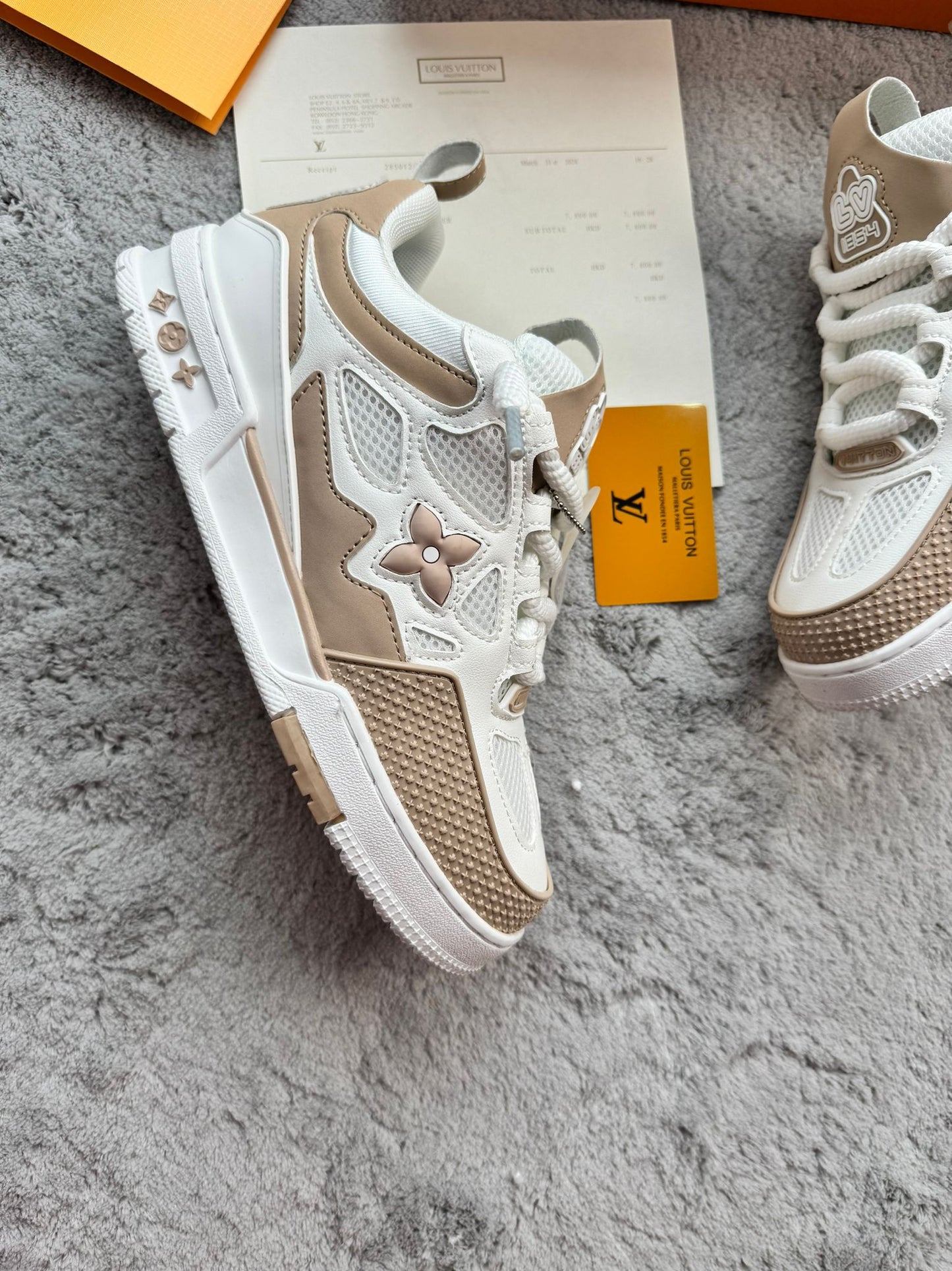 LV SKATE blancas logo beige