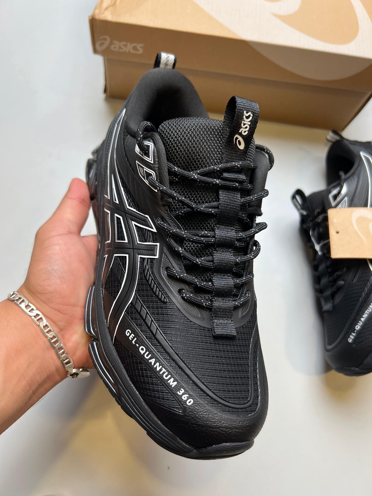 ASICS GEL QUANTUM 360 negro logo blanco