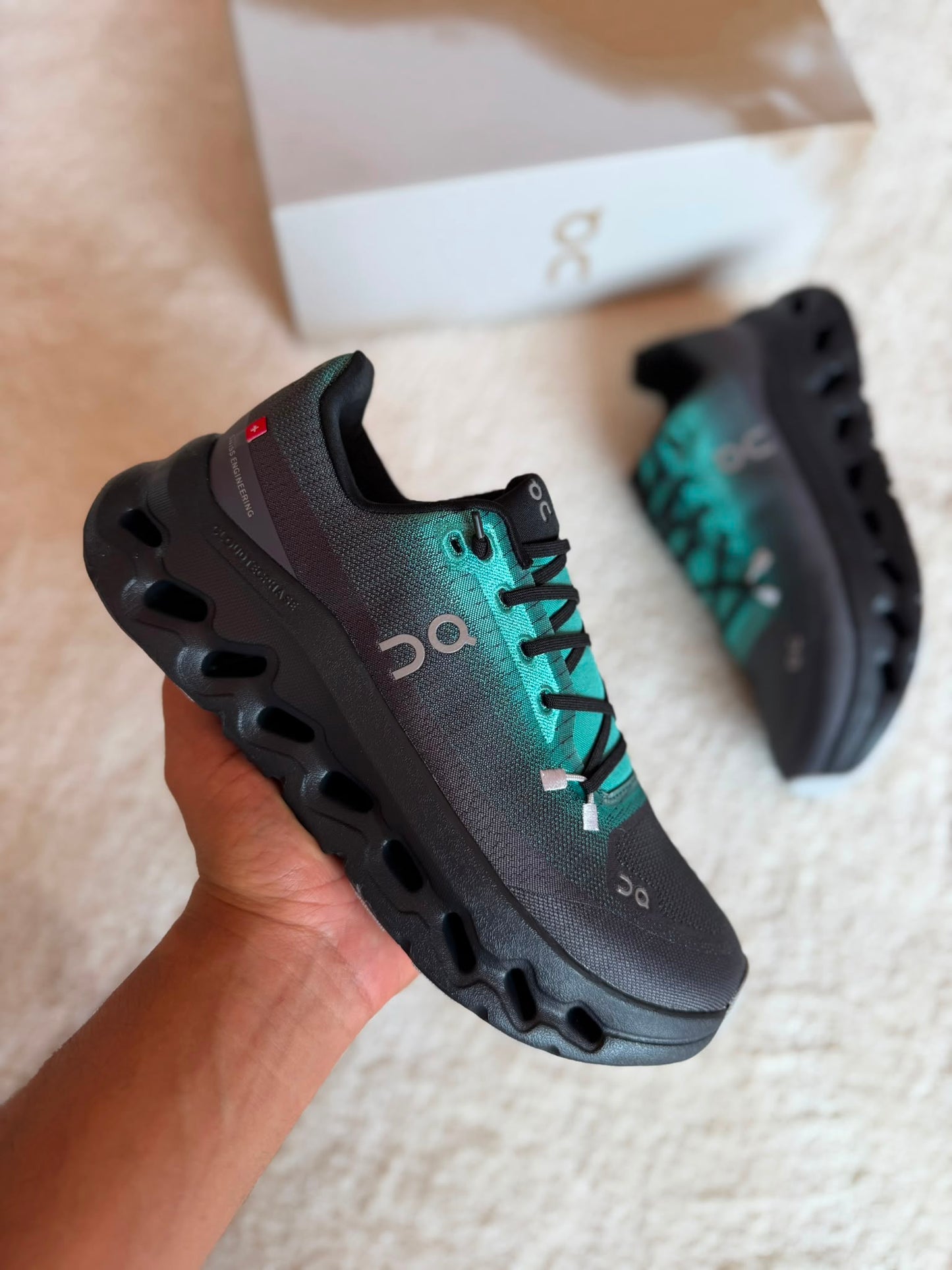 Zapatillas On Running CLOUDTILT negro logo gris detalles azules