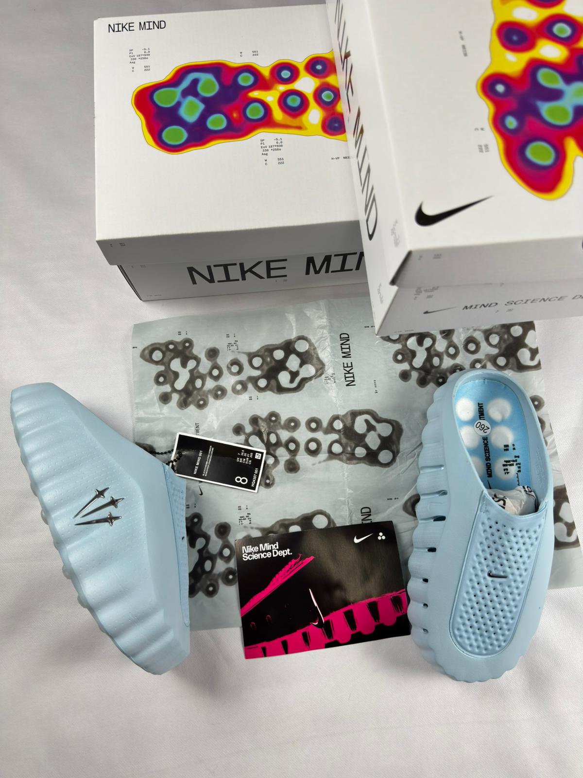 Nike Mind 001 x Nocta azul claro degradado logo negro