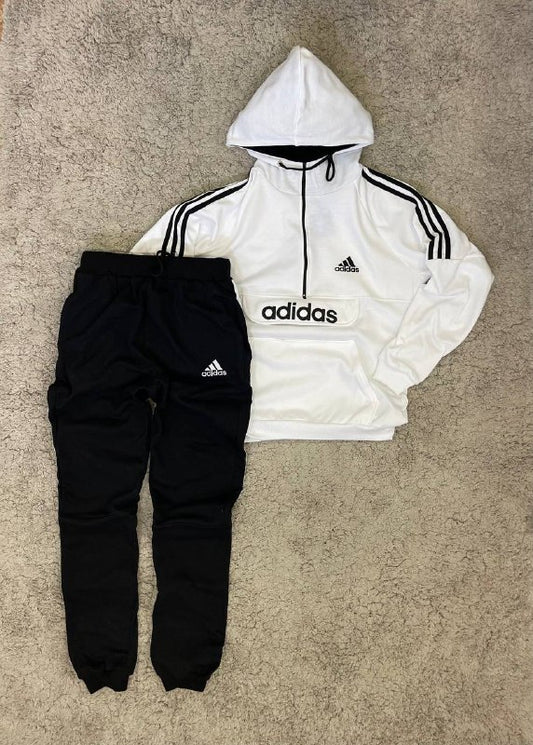 CHANDAL ADIDAS BLANCO LOGO EN MEDIO SOLAPA DETALLES NEGRO