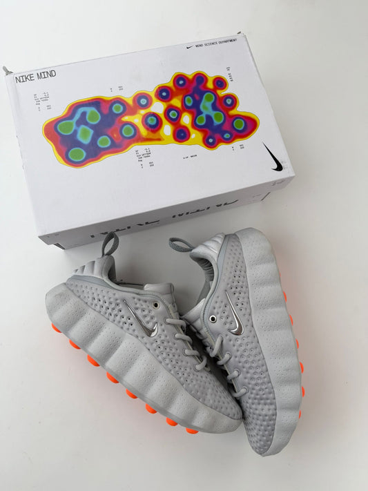 Zapatillas Nike mind gris logo plateado