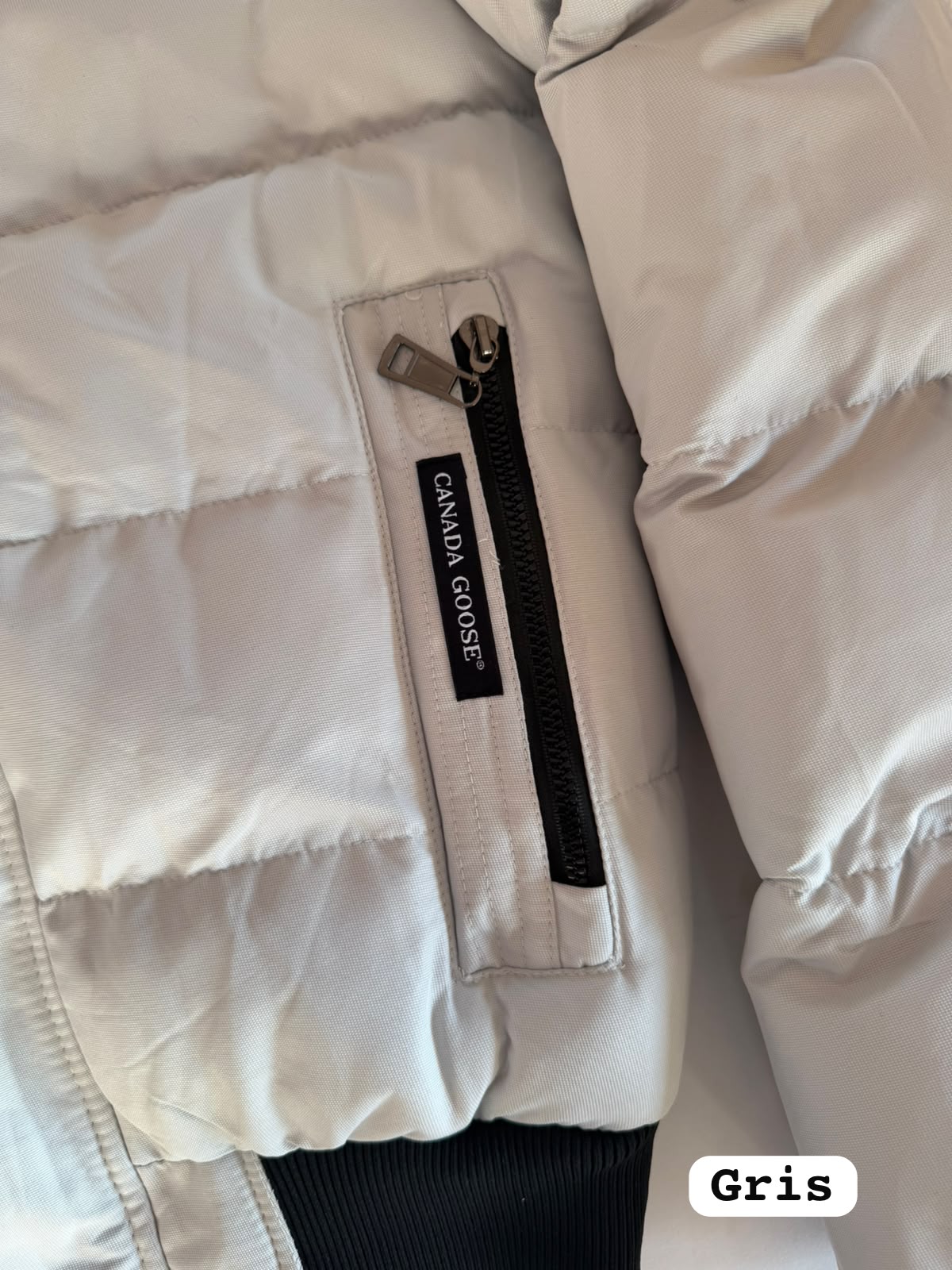 CHAQUETA Canada Goose gris con pelo negro