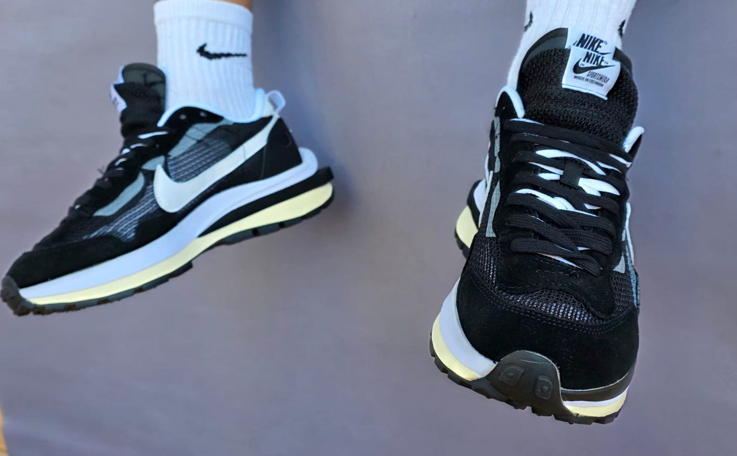 Nike x sacai vaporwaffle negra y blanca
