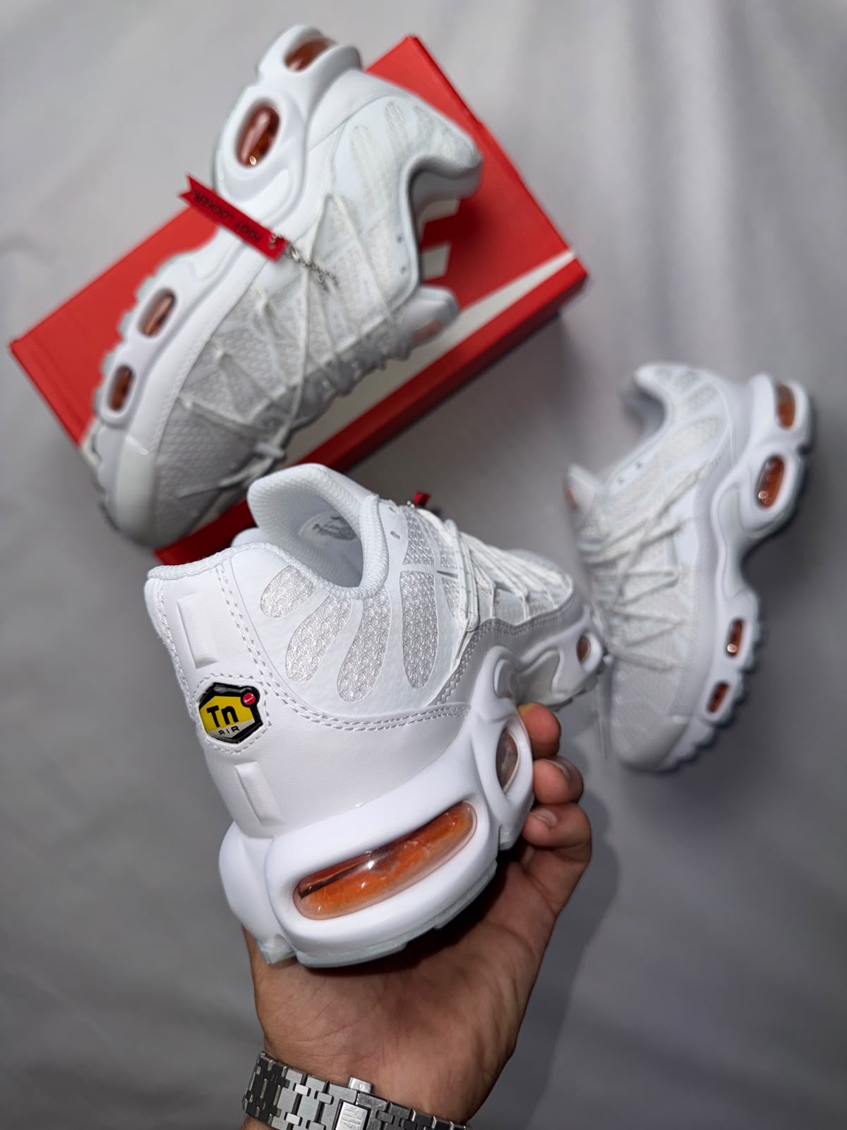 Nike Tl blancas logo gris
