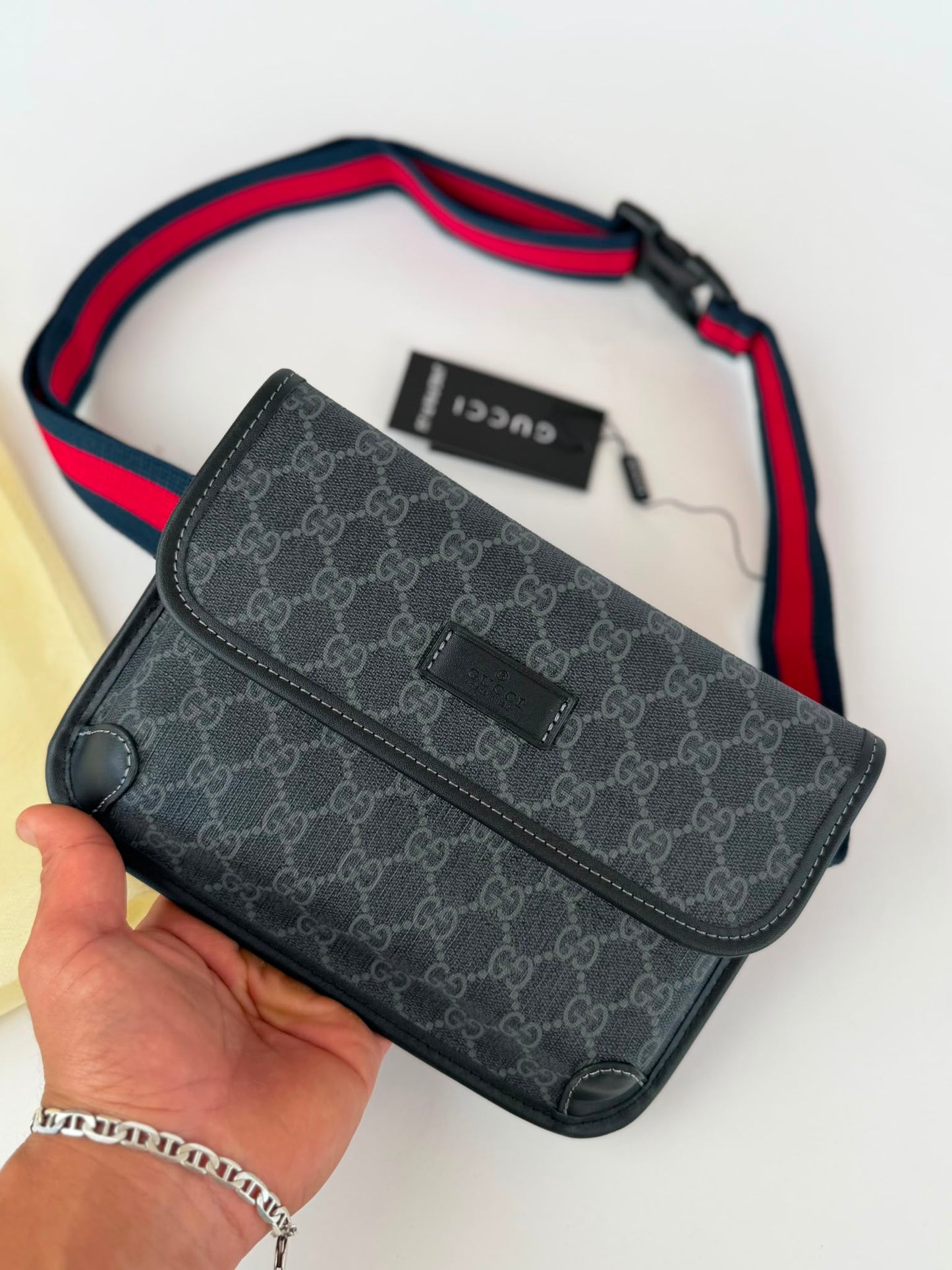 Bandolera Hombre Gucci negro y gris correa azul y roja