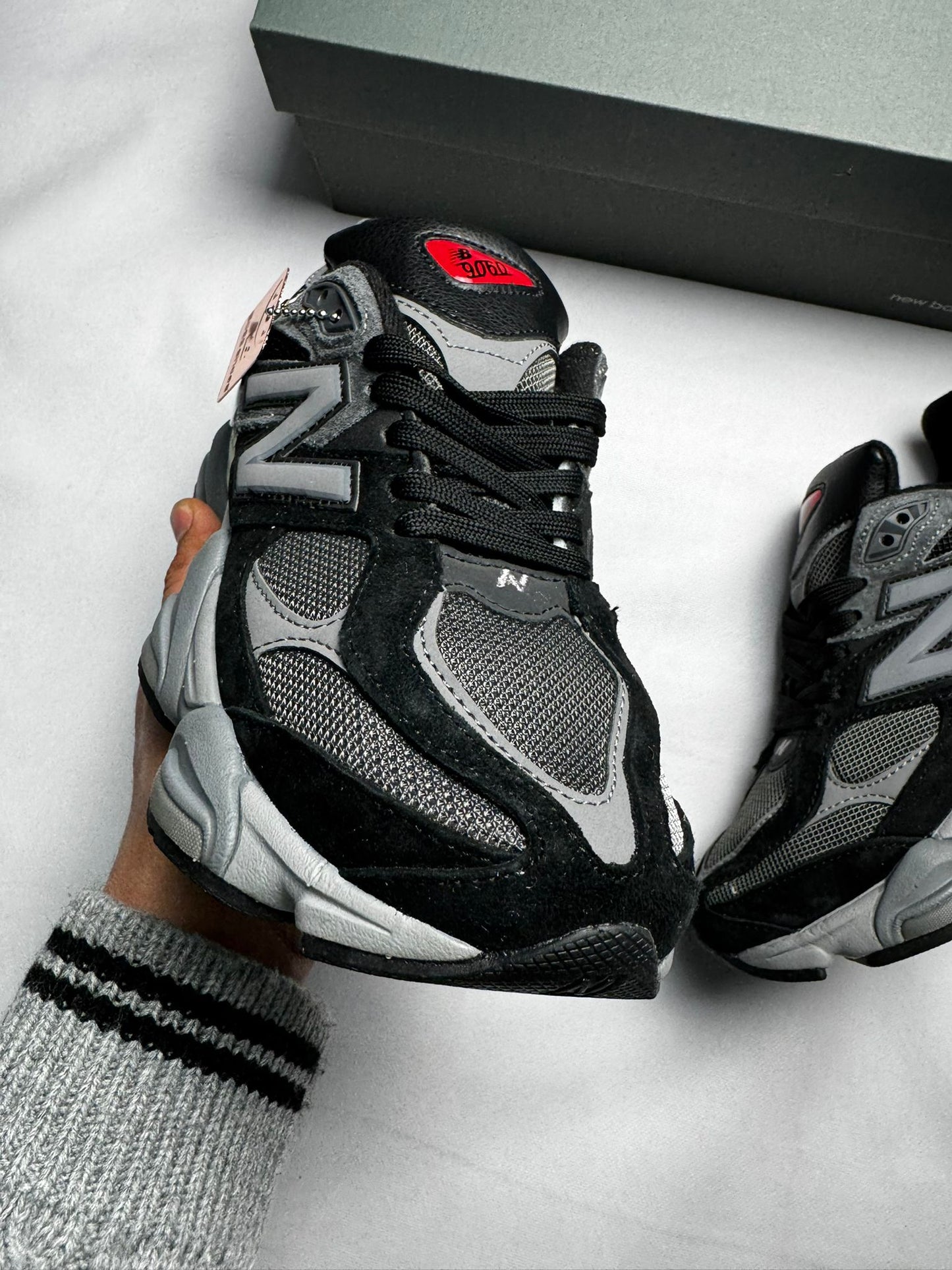 New Balance 9060 negras y grises