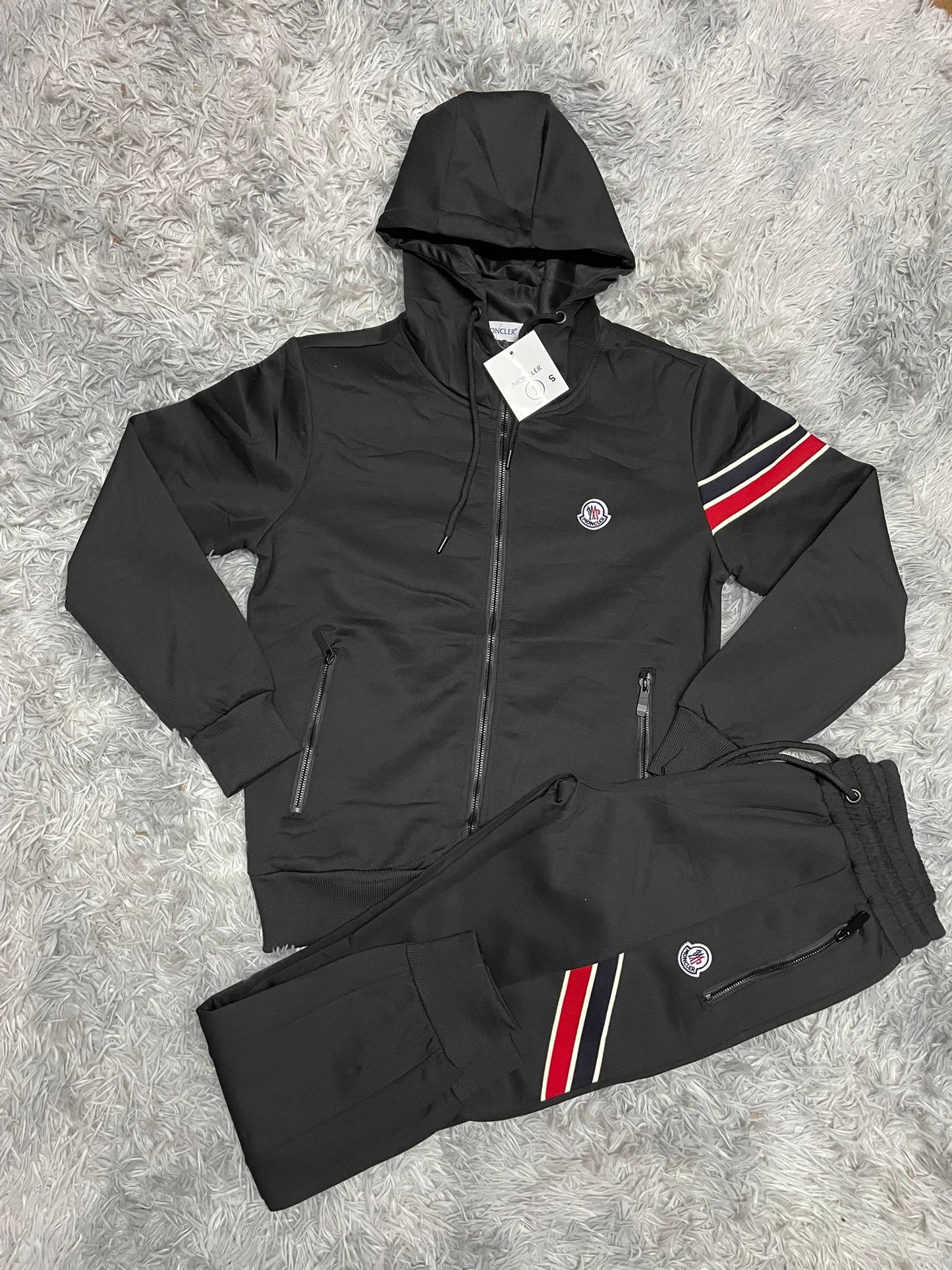 Chandal moncler negro logo blanco detalles rojos y azules