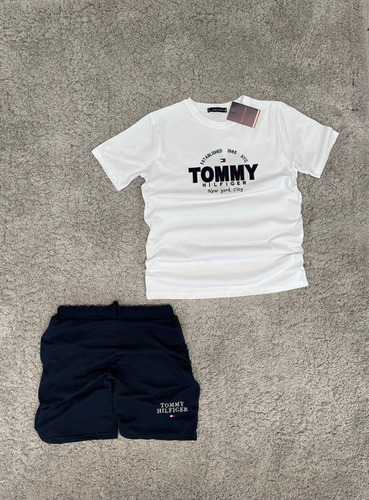 Conjunto verano tommy blanco logo negro