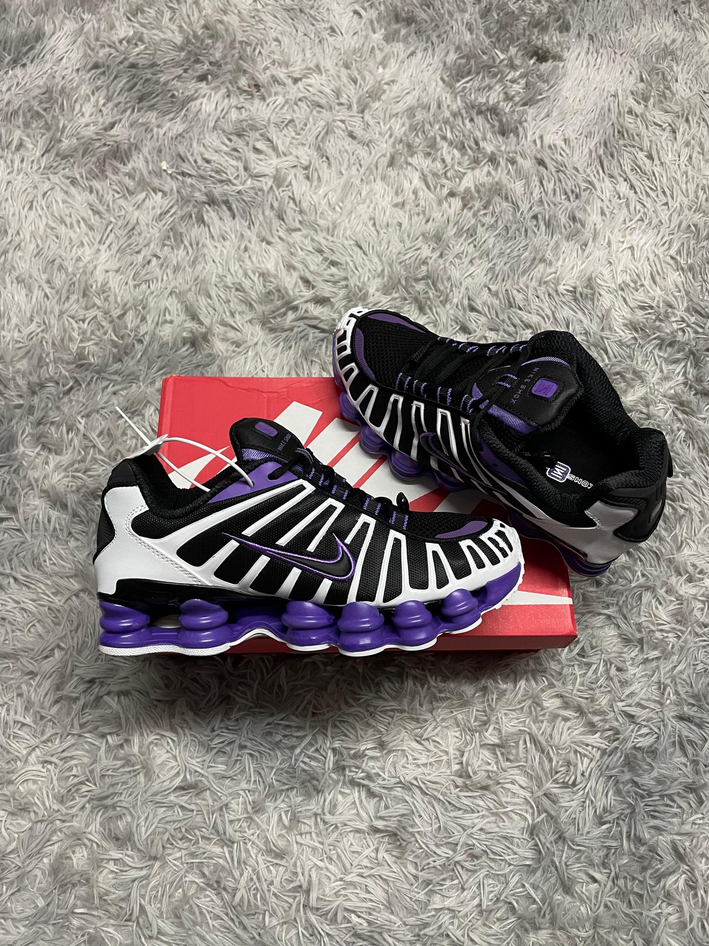 SHOX TL negras y blancas detalles morados logo morado