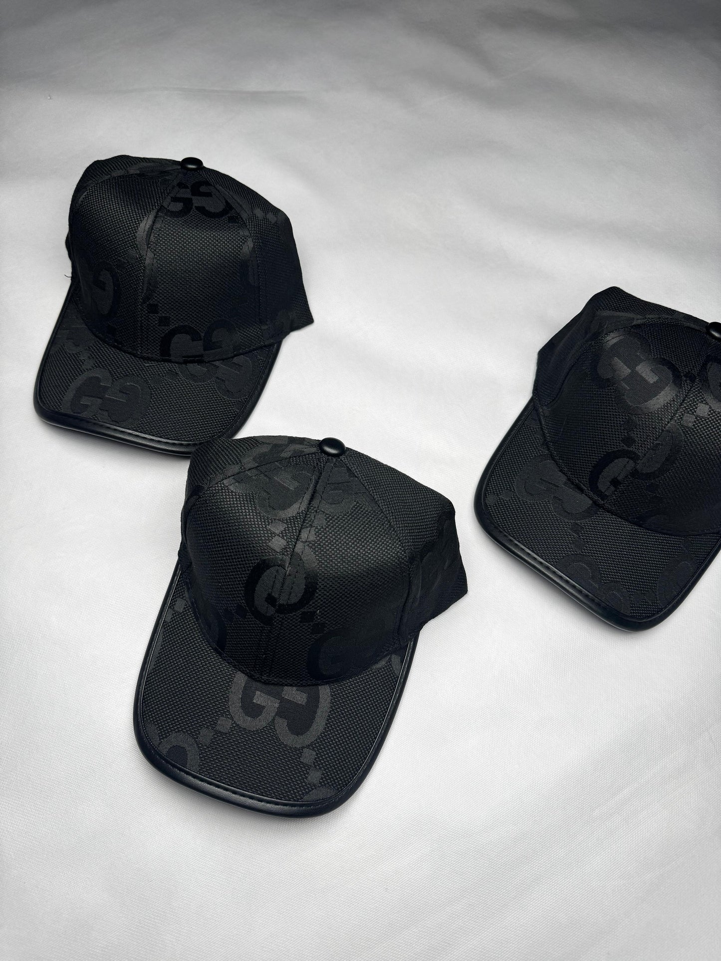 Gorra gucci negro logos negros