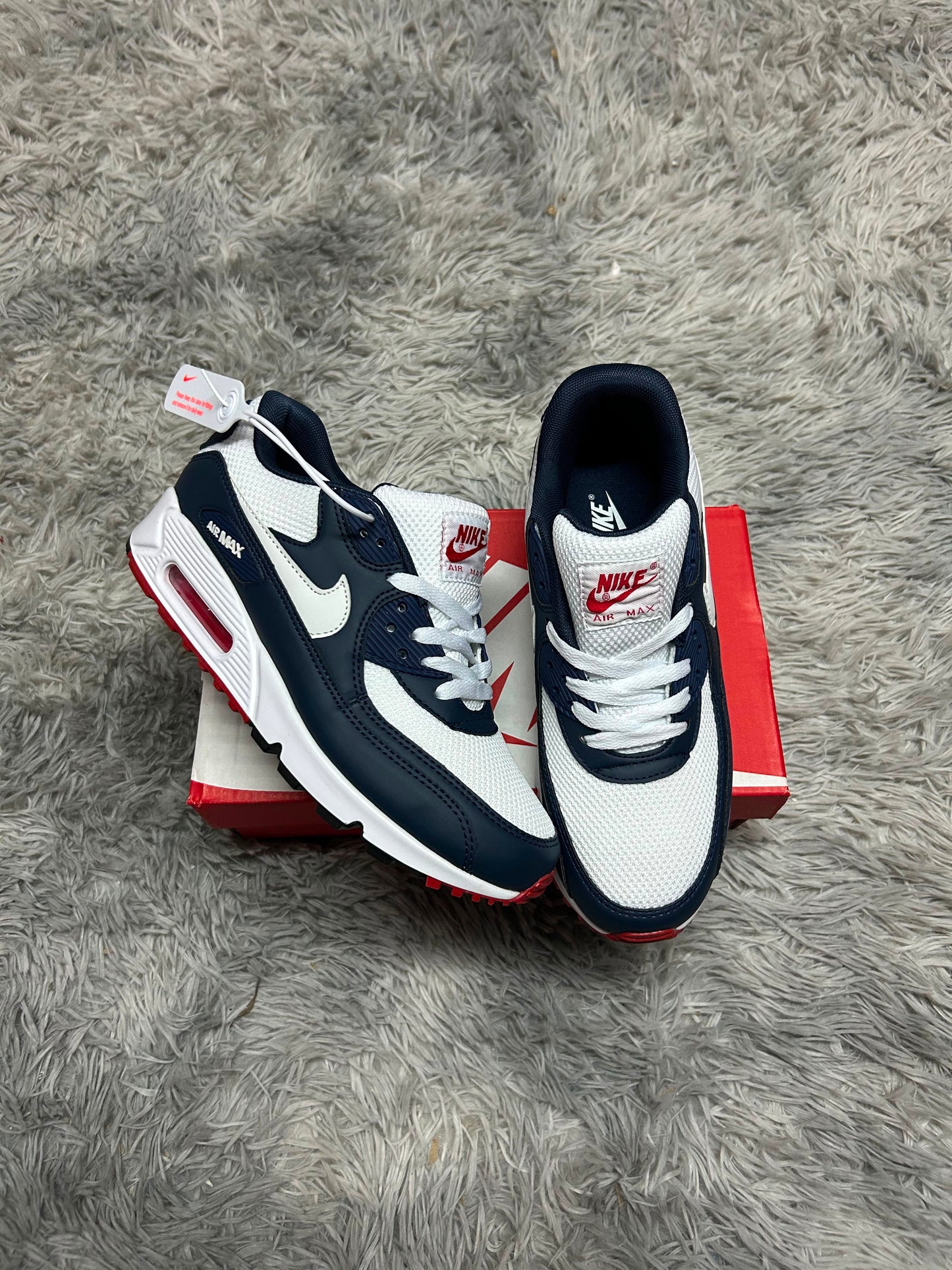 AIR MAX 90 azul marino y blanco detalles rojos