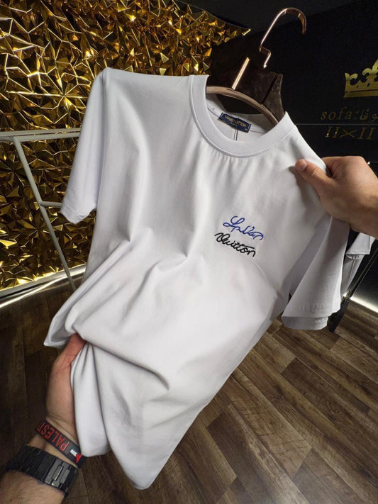 Camiseta Lv blanca logo negro y azul