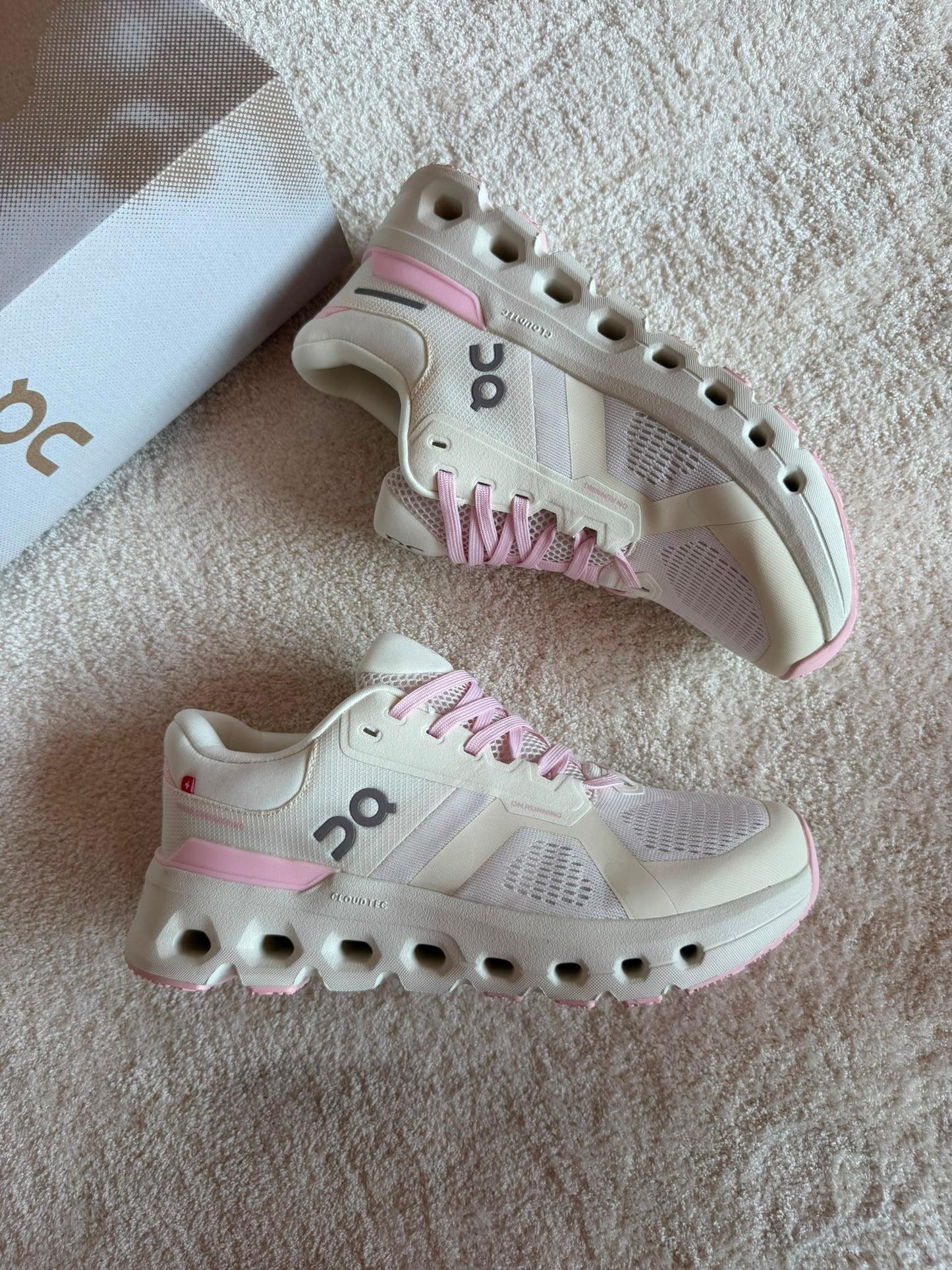 Zapatillas On Running CLOUDTILT blanco detalles rosas